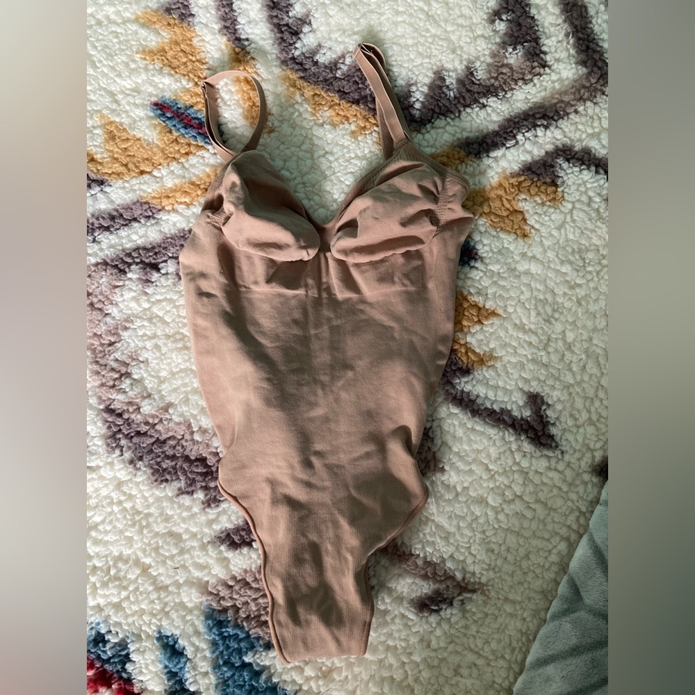 skims backless bodysuit